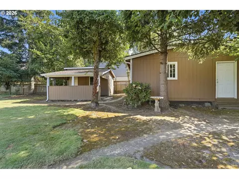 Exterior - 4700 SE Chase Rd, Gresham, OR 97080 photo 10 of 13