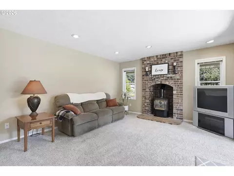 Living - 4700 SE Chase Rd, Gresham, OR 97080 photo 4 of 6