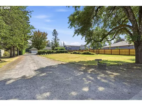 Exterior - 4700 SE Chase Rd, Gresham, OR 97080 photo 4 of 13