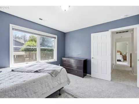 Bedroom - 4700 SE Chase Rd, Gresham, OR 97080 photo 4 of 5