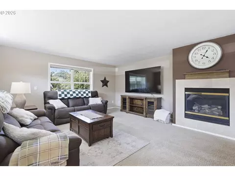 Living - 4700 SE Chase Rd, Gresham, OR 97080 photo 6 of 6