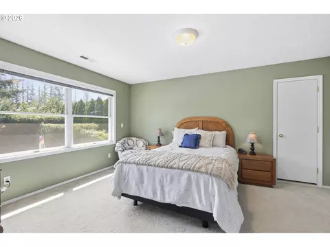 Bedroom - 4700 SE Chase Rd, Gresham, OR 97080 photo 2 of 5