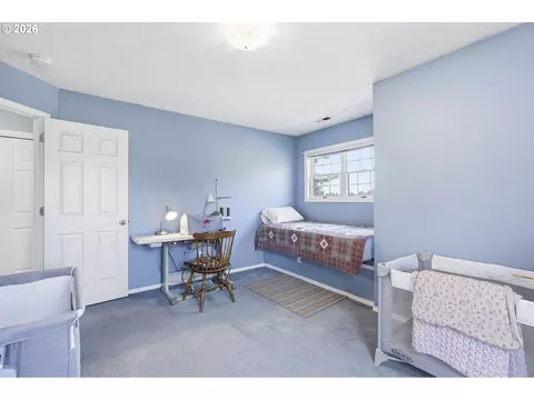 Bedroom - 4700 SE Chase Rd, Gresham, OR 97080 photo 5 of 5
