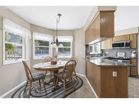 Kitchen - 4700 SE Chase Rd, Gresham, OR 97080 photo 3 of 4