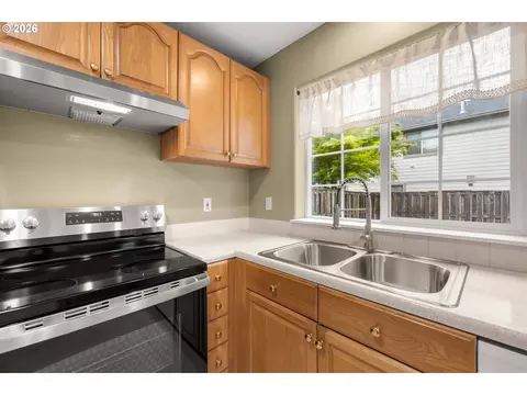 Kitchen - 1892 SE Condor Ave, Gresham, OR 97080 photo 5 of 7