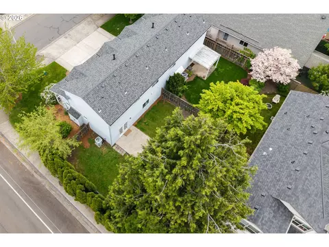 View/Area - 1892 SE Condor Ave, Gresham, OR 97080 photo 3 of 9