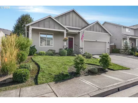 955 Julie Ln, Molalla, OR 97038