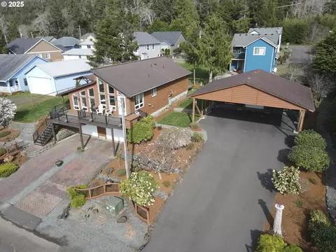 126 N Ocean Ave, Rockaway Beach, OR 97136