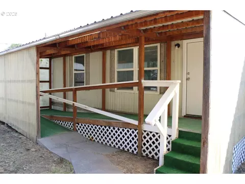 514 SW 13th St, Pendleton, OR 97801 photo 2