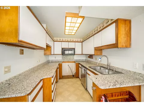 Kitchen - 2365 L St, Springfield, OR 97477 photo 1 of 1