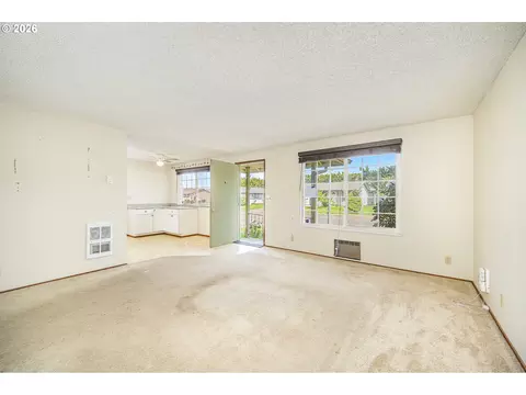 Living - 2365 L St, Springfield, OR 97477 photo 1 of 2