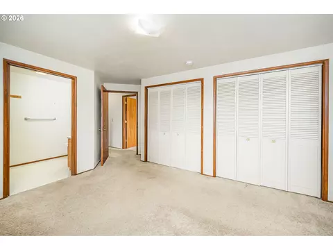 Bedroom - 2365 L St, Springfield, OR 97477 photo 3 of 4