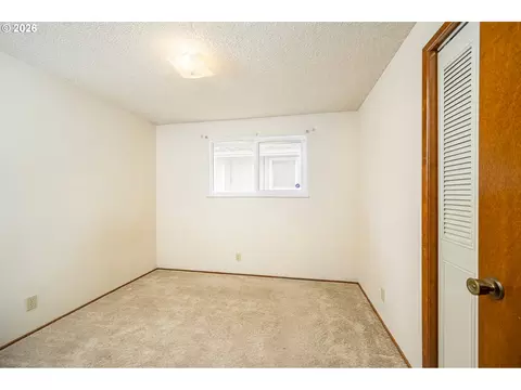 Bedroom - 2365 L St, Springfield, OR 97477 photo 1 of 4
