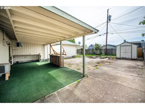 Exterior - 2365 L St, Springfield, OR 97477 photo 2 of 2