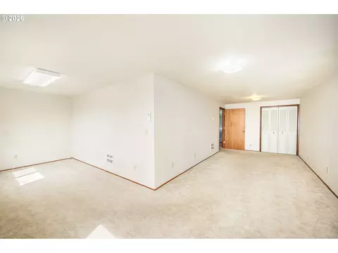 Bedroom - 2365 L St, Springfield, OR 97477 photo 4 of 4