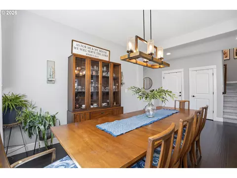Dining - 2709 SW 43rd St, Gresham, OR 97080 photo 2 of 3
