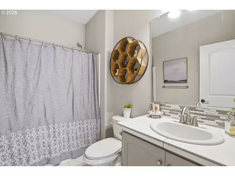 Bath - 2709 SW 43rd St, Gresham, OR 97080 photo 4 of 4