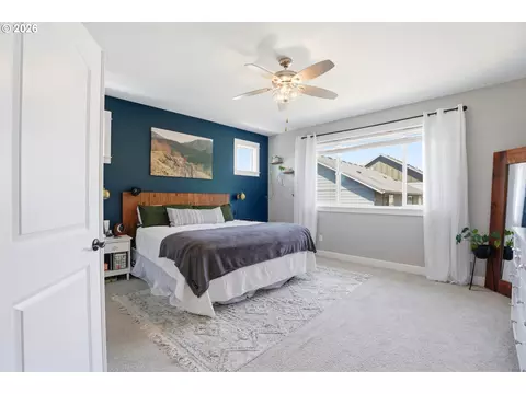 Bedroom - 2709 SW 43rd St, Gresham, OR 97080 photo 3 of 6