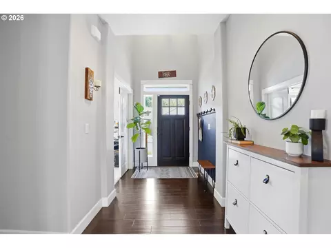 Entry Way - 2709 SW 43rd St, Gresham, OR 97080 photo 1 of 5