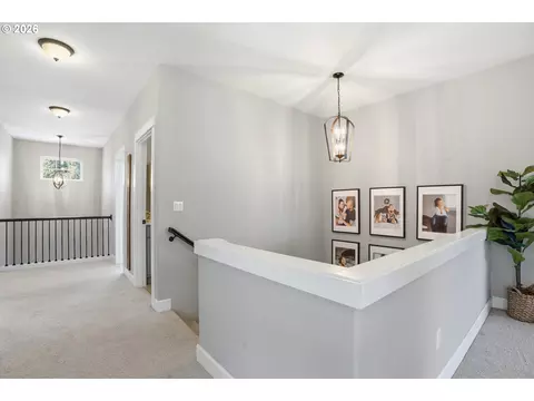 Entry Way - 2709 SW 43rd St, Gresham, OR 97080 photo 5 of 5