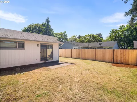 Exterior - 933 SE Rene Ave, Gresham, OR 97080 photo 14 of 15