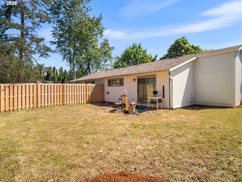 Exterior - 933 SE Rene Ave, Gresham, OR 97080 photo 13 of 15