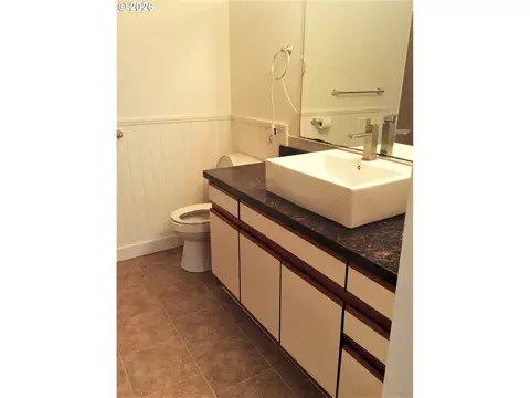 Bath - 933 SE Rene Ave, Gresham, OR 97080 photo 2 of 2