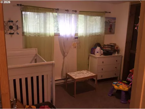 Bedroom - 933 SE Rene Ave, Gresham, OR 97080 photo 1 of 3
