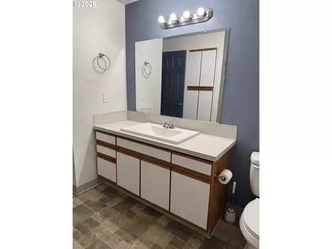 Bath - 933 SE Rene Ave, Gresham, OR 97080 photo 5 of 5