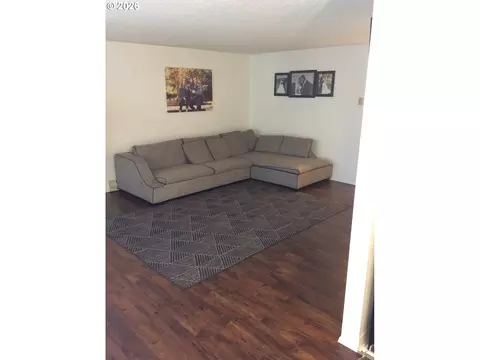 Living - 933 SE Rene Ave, Gresham, OR 97080 photo 1 of 1