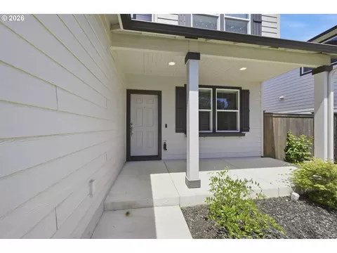 Exterior - 5290 Squirrel St, Springfield, OR 97478 photo 4 of 9