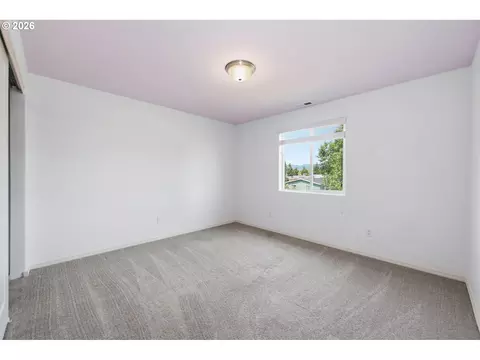 Bedroom - 5290 Squirrel St, Springfield, OR 97478 photo 6 of 7