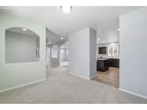 Entry Way - 5290 Squirrel St, Springfield, OR 97478 photo 2 of 4