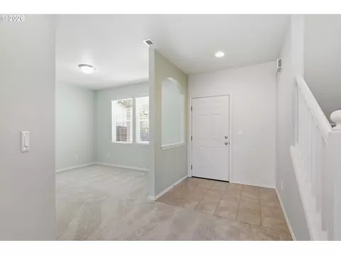 Entry Way - 5290 Squirrel St, Springfield, OR 97478 photo 1 of 4