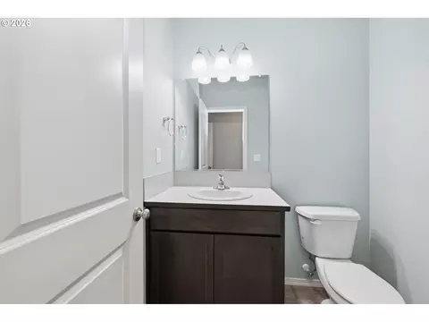Bath - 5290 Squirrel St, Springfield, OR 97478 photo 1 of 6