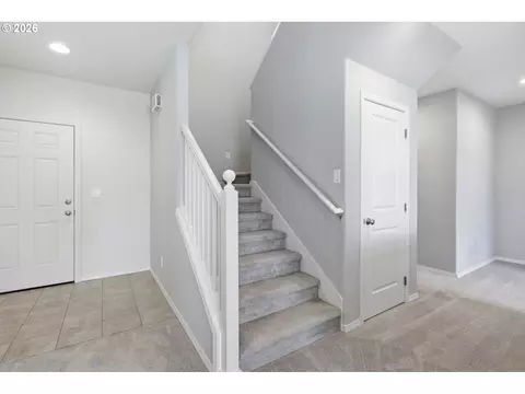 Entry Way - 5290 Squirrel St, Springfield, OR 97478 photo 4 of 4