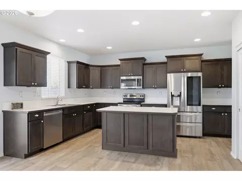 Kitchen - 5290 Squirrel St, Springfield, OR 97478 photo 1 of 6