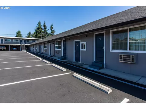 Exterior - 1152 Main St, Springfield, OR 97477 photo 8 of 15