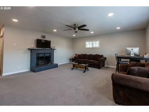 Living - 1152 Main St, Springfield, OR 97477 photo 1 of 4