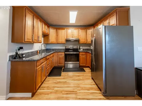 Kitchen - 1152 Main St, Springfield, OR 97477 photo 2 of 4