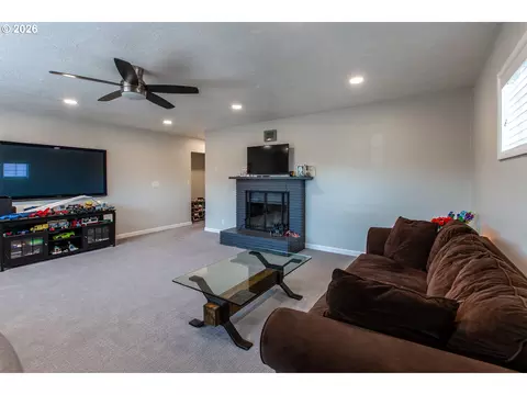 Living - 1152 Main St, Springfield, OR 97477 photo 2 of 4