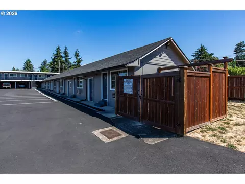 Exterior - 1152 Main St, Springfield, OR 97477 photo 5 of 15