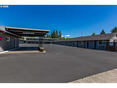 Exterior - 1152 Main St, Springfield, OR 97477 photo 2 of 15