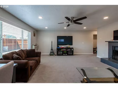 Living - 1152 Main St, Springfield, OR 97477 photo 3 of 4
