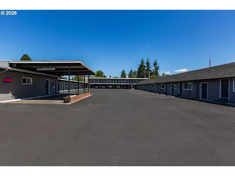 Exterior - 1152 Main St, Springfield, OR 97477 photo 3 of 15