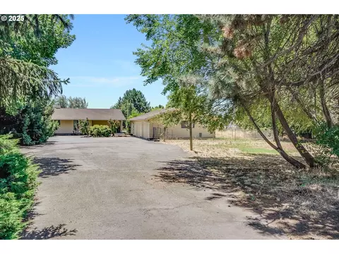 518 3rd Ave, Dallesport, WA 98617