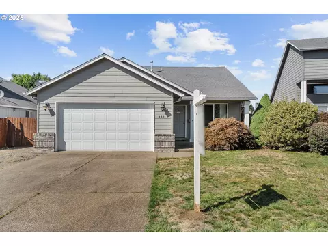 851 Meadow Dr, Molalla, OR 97038