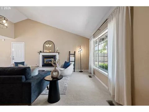 Living - 3843 Souza St, Eugene, OR 97402 photo 4 of 5