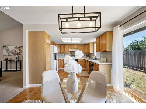Dining - 3843 Souza St, Eugene, OR 97402 photo 1 of 3