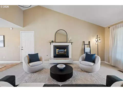 Living - 3843 Souza St, Eugene, OR 97402 photo 5 of 5